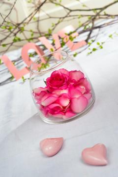 glass vase, Heart, Hybrid Tea, Mothers Day, petals, Valentine Day