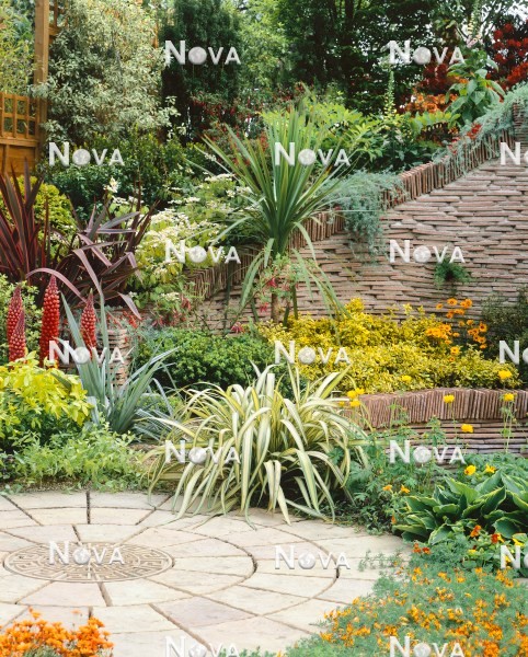N1005115 Mediterranean garden