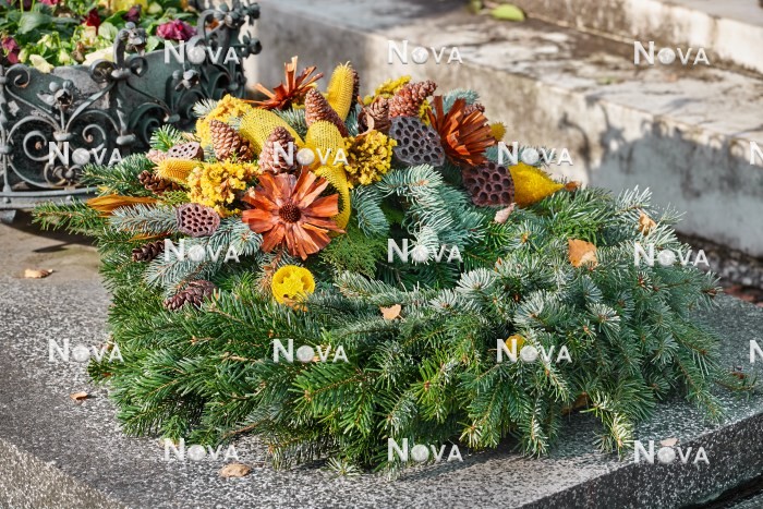N2300727 Grave decoration with brush wood wreath