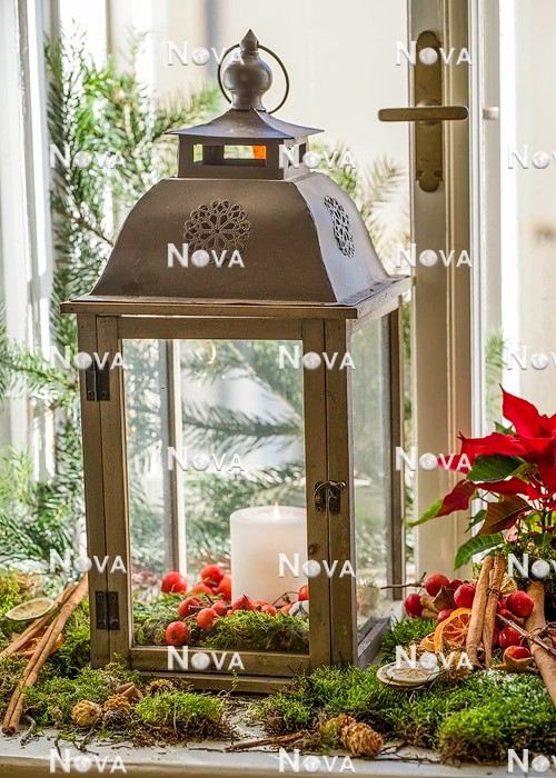 N2302374 Christmas decoration with lantern