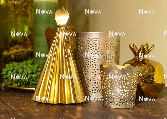 N2302414 Christmas decoration with tea lights