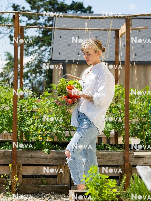 N2103242 Young woman in urban vegetable garden